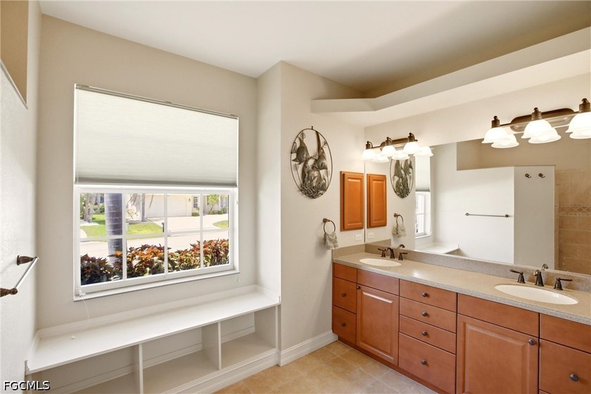 BEST VALUE IN PUNTA GORDA ISLES! Fully furnished and move-in - photo 20