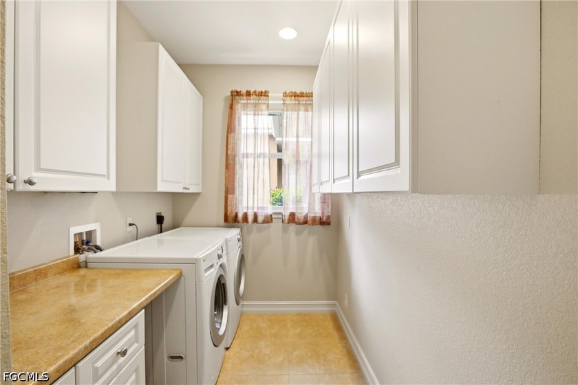 BEST VALUE IN PUNTA GORDA ISLES! Fully furnished and move-in - photo 29