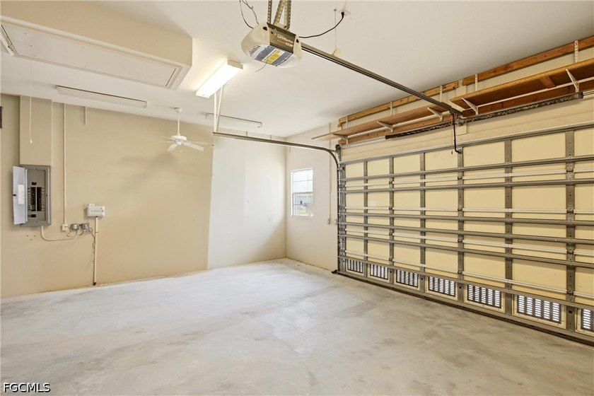 BEST VALUE IN PUNTA GORDA ISLES! Fully furnished and move-in - photo 31