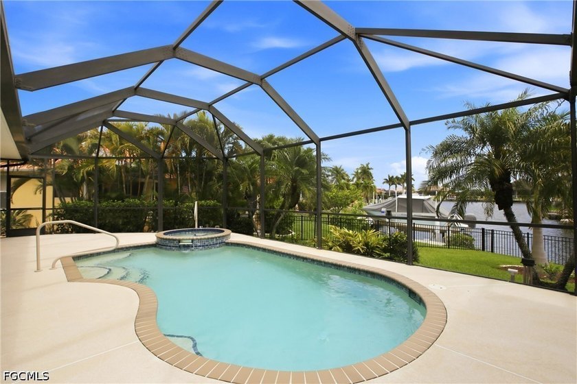 BEST VALUE IN PUNTA GORDA ISLES! Fully furnished and move-in - photo 33