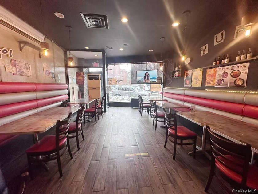 Restaurant Business for Sale - Prime Flushing Location. Located - photo 2