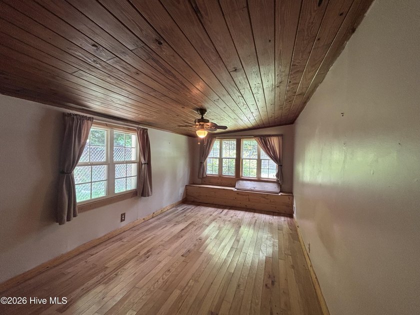 Rare Opportunity! Nestled in the beautiful mountains of Western - photo 15