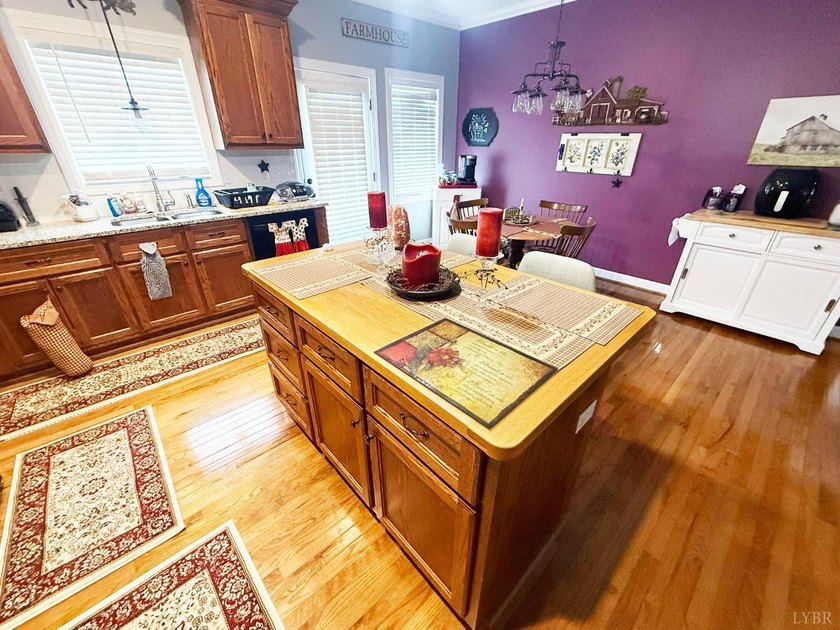 Nearly new, move-in ready home with over 1,800 square feet of - photo 6
