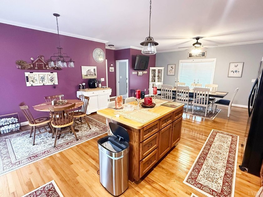 Nearly new, move-in ready home with over 1,800 square feet of - photo 7