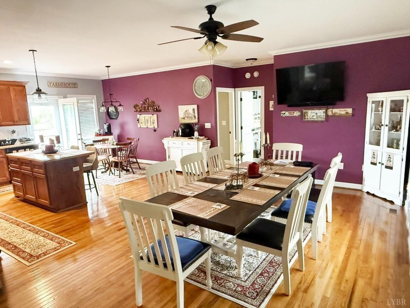 Nearly new, move-in ready home with over 1,800 square feet of - photo 8