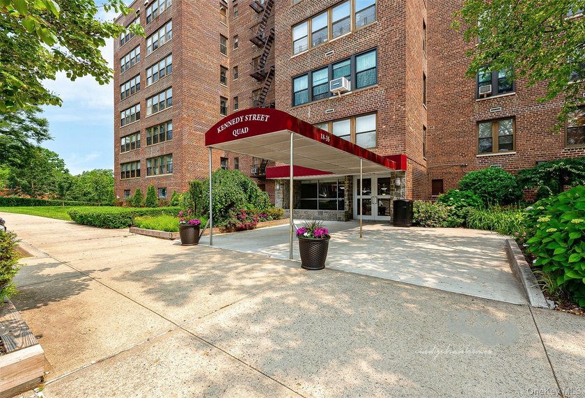 Welcome to this sprawling 3-bedroom, 2-bathroom corner unit in - photo 3