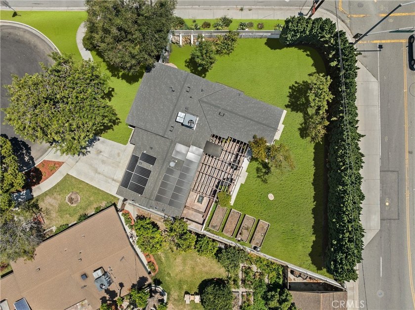 Welcome to 1213 Studebaker Road - your very own urban ranch - photo 4