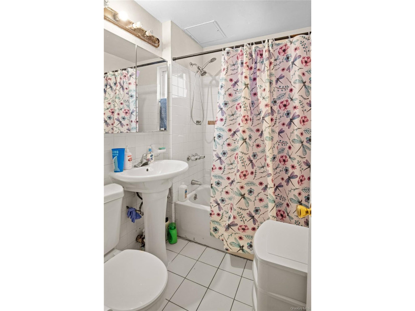 Investor opportunity in the heart of Throggs Neck! Welcome to - photo 12