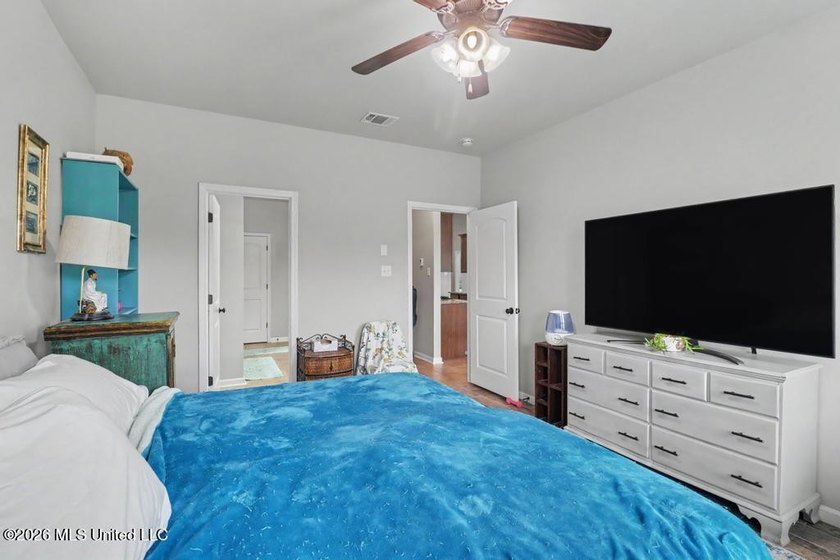 Well-maintained and lovingly cared for, this beautiful home - photo 14