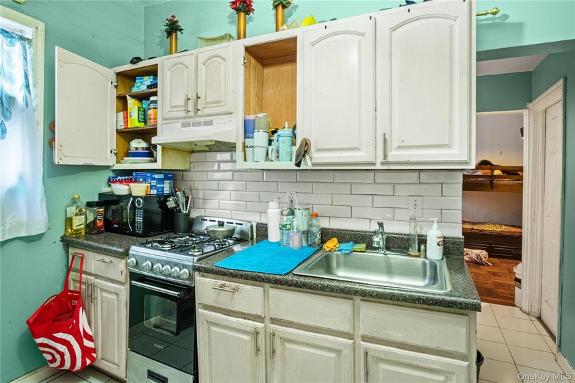 Investor opportunity in the heart of Throggs Neck! Welcome to - photo 15