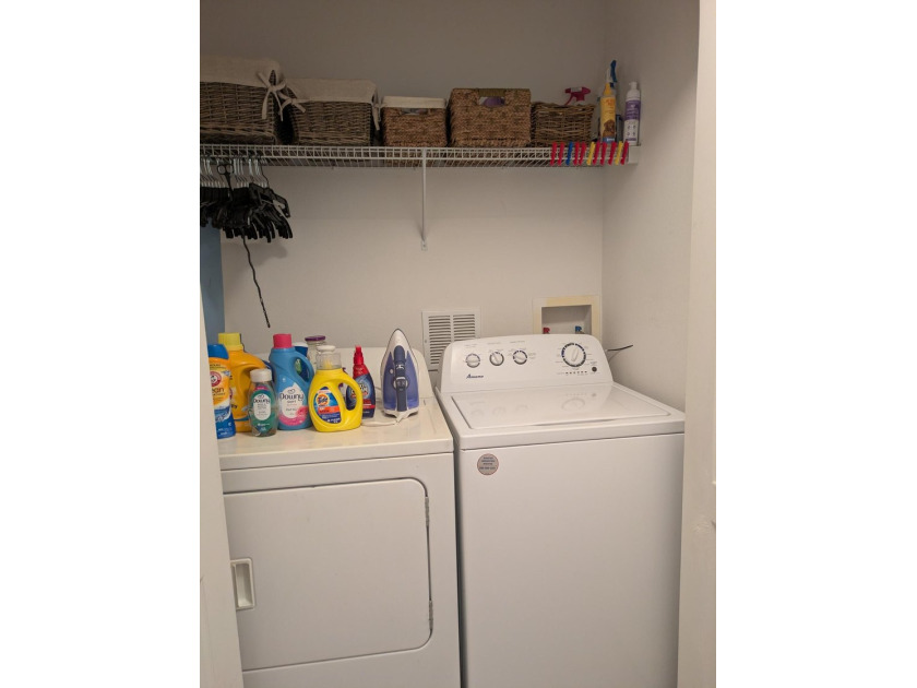 Lowest Price 3 bedroom unit at East Lake Village. Beautifully - photo 16