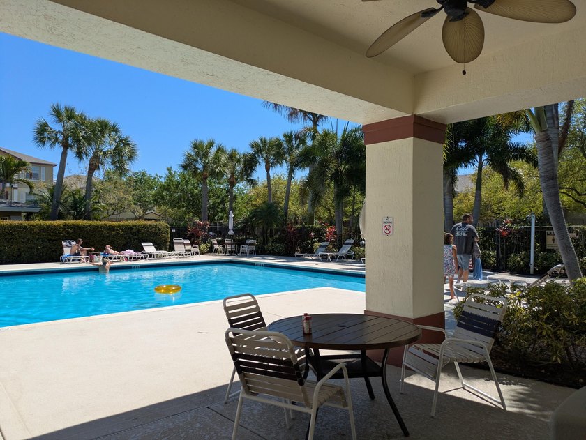 Lowest Price 3 bedroom unit at East Lake Village. Beautifully - photo 18
