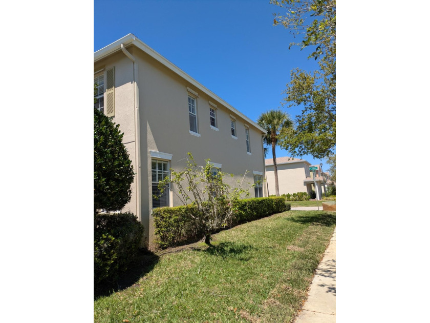 Lowest Price 3 bedroom unit at East Lake Village. Beautifully - photo 20