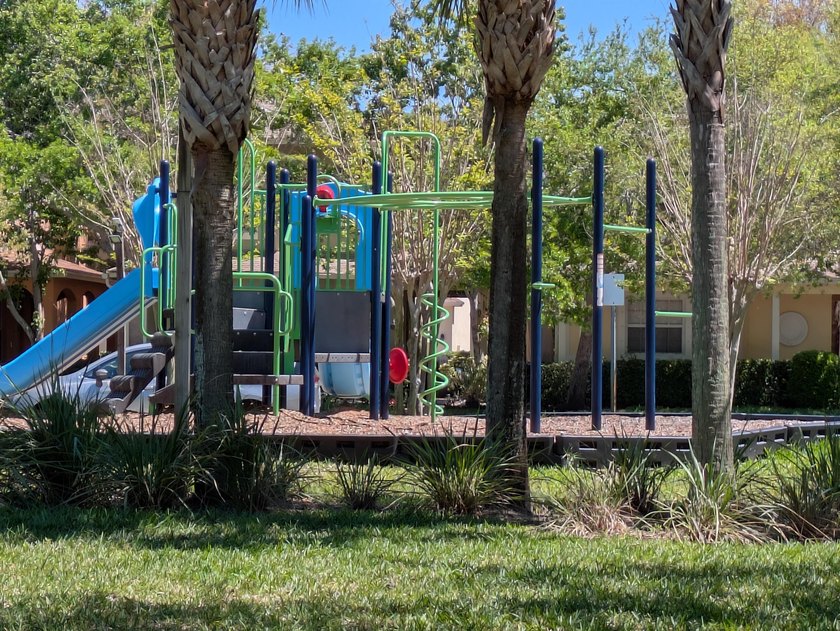 Lowest Price 3 bedroom unit at East Lake Village. Beautifully - photo 21