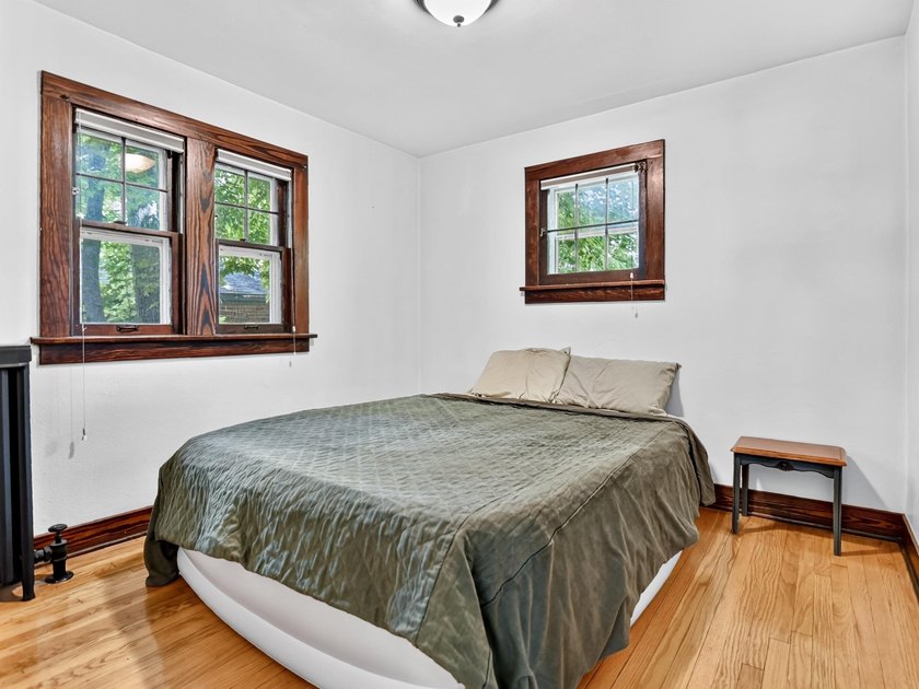 AUTHENTICALLY CHARMING DOWNTOWN HIDEOUT - Walk to everything and - photo 21