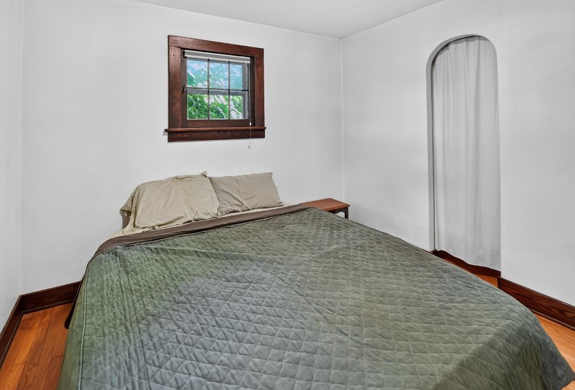 AUTHENTICALLY CHARMING DOWNTOWN HIDEOUT - Walk to everything and - photo 22