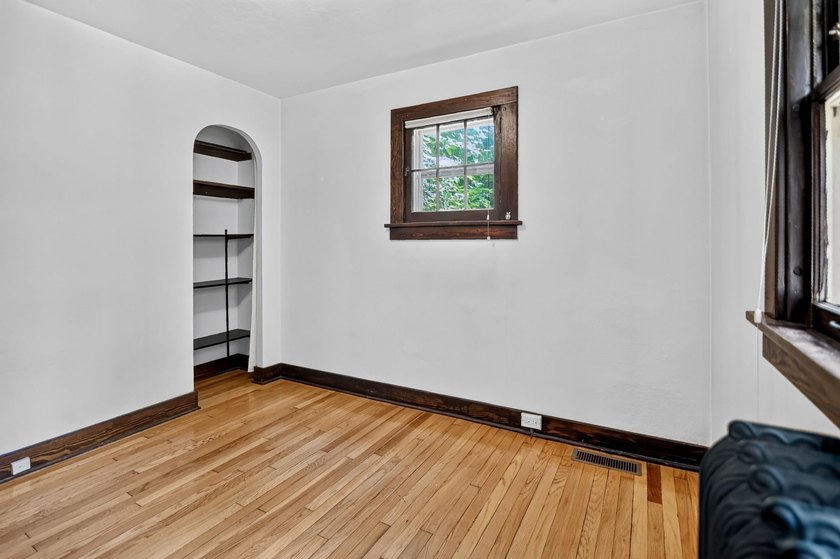AUTHENTICALLY CHARMING DOWNTOWN HIDEOUT - Walk to everything and - photo 26