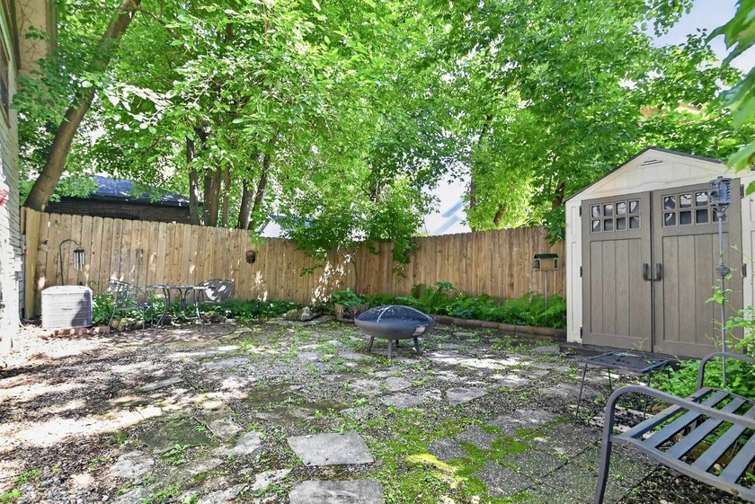 AUTHENTICALLY CHARMING DOWNTOWN HIDEOUT - Walk to everything and - photo 37