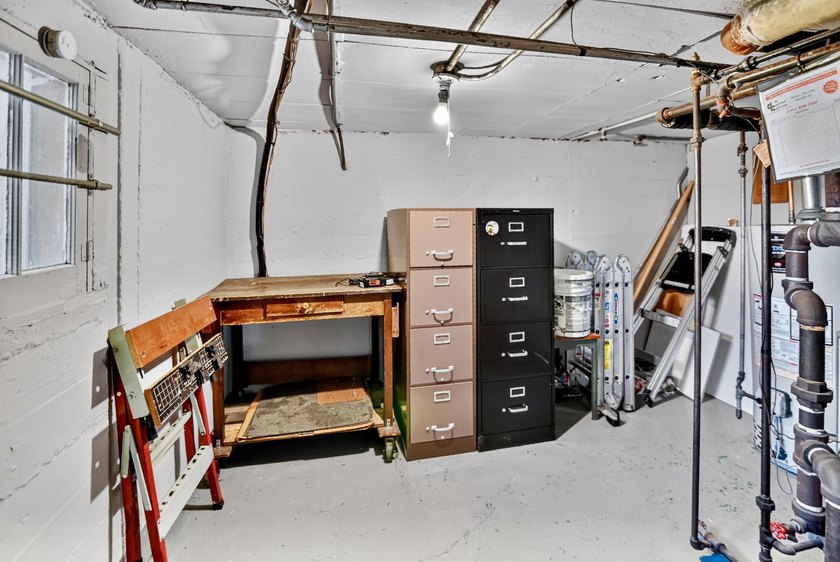 AUTHENTICALLY CHARMING DOWNTOWN HIDEOUT - Walk to everything and - photo 49