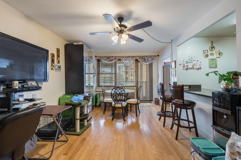 Welcome to this comfortable and conveniently located residence - photo 4