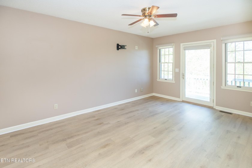 Enjoy breathtaking mountain views from all primary living areas - photo 11