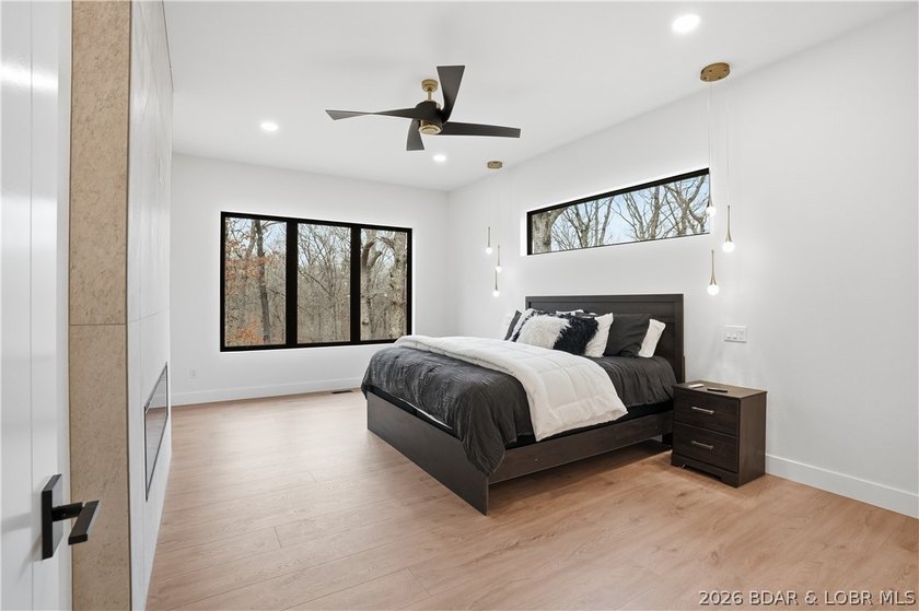 Welcome to your new modern retreat in Porto Cima. This stunning - photo 11