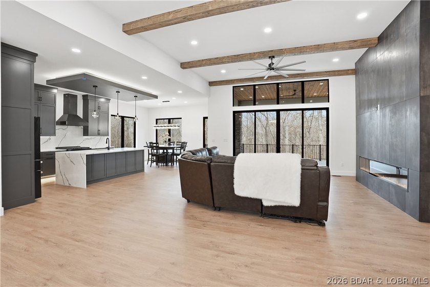Welcome to your new modern retreat in Porto Cima. This stunning - photo 17