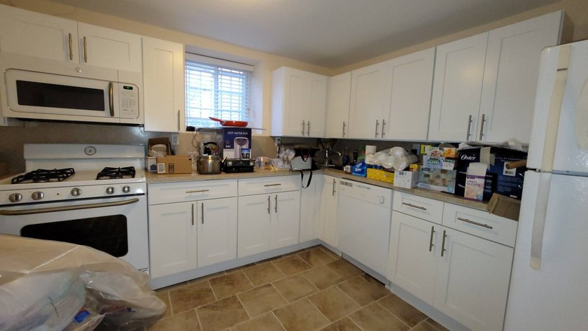 Located in the exclusive and prestigious neighborhood of - photo 22