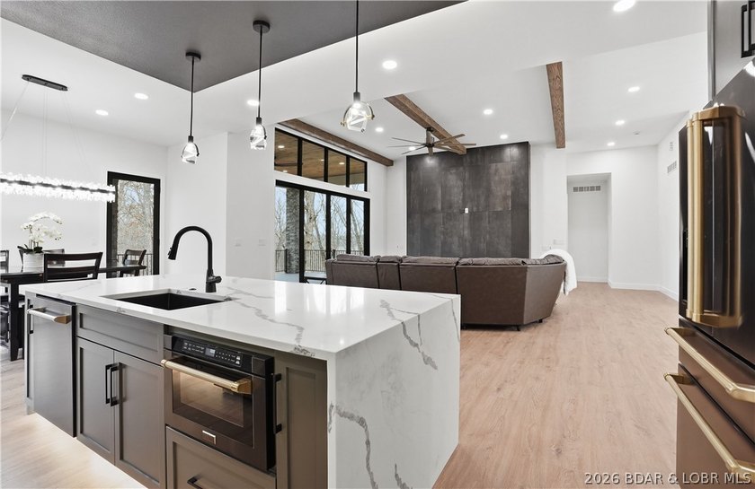 Welcome to your new modern retreat in Porto Cima. This stunning - photo 24