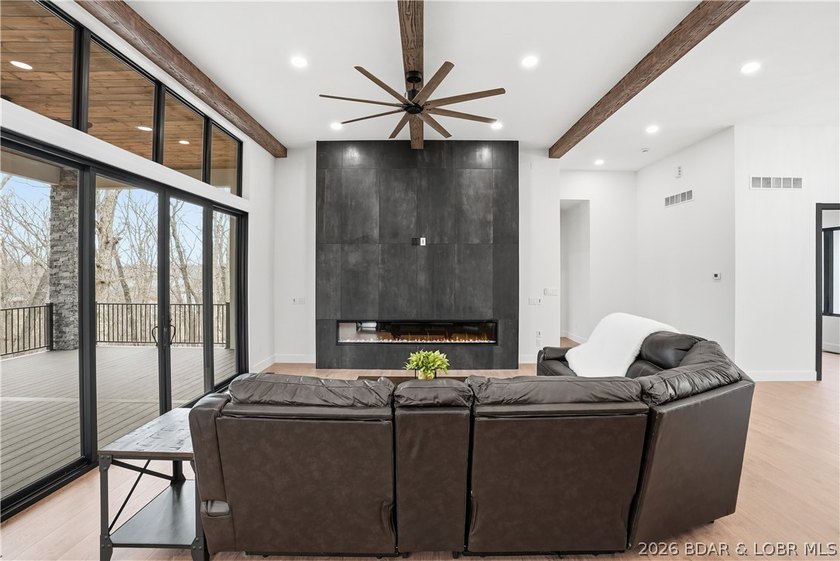 Welcome to your new modern retreat in Porto Cima. This stunning - photo 26