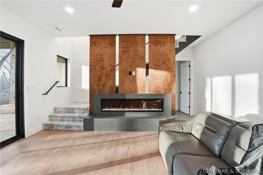 Welcome to your new modern retreat in Porto Cima. This stunning - photo 38