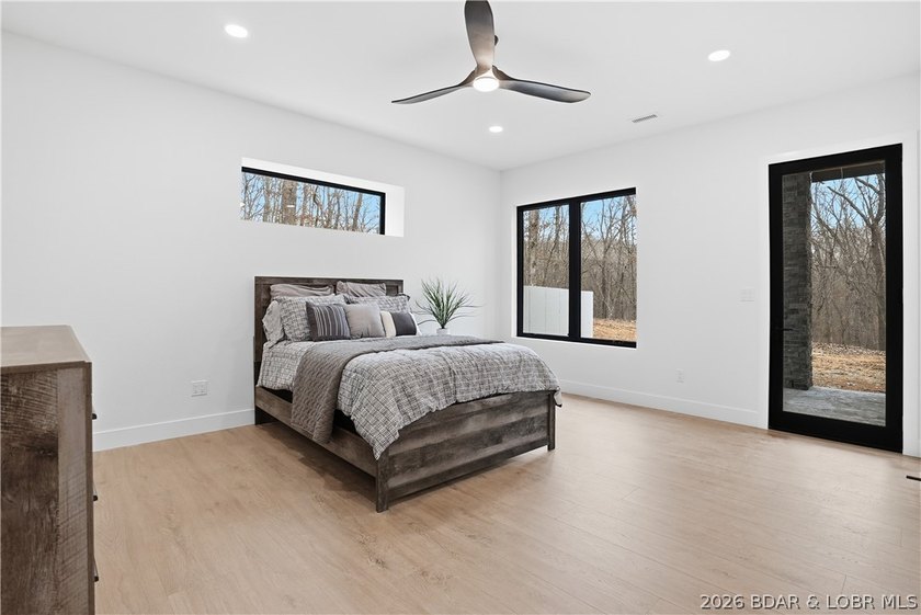 Welcome to your new modern retreat in Porto Cima. This stunning - photo 40