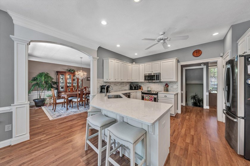 Stunning Lakefront Contemporary Designed for comfortable - photo 14