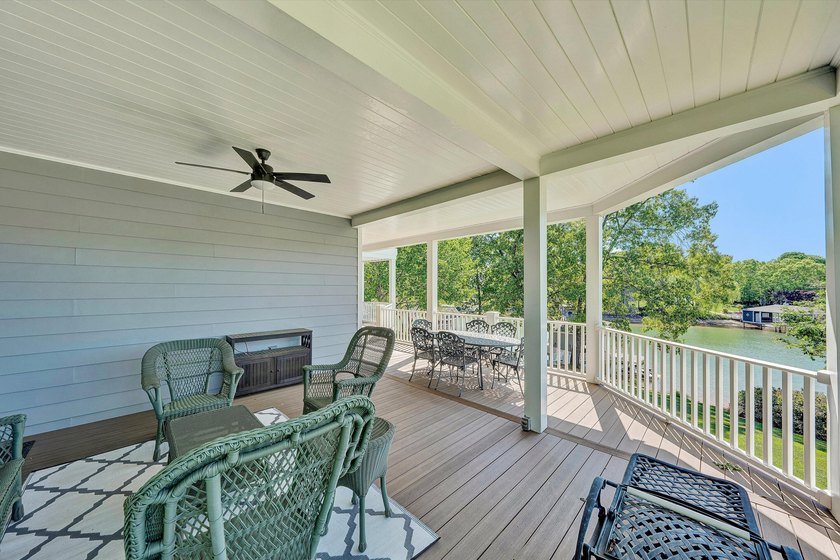 Stunning Lakefront Contemporary Designed for comfortable - photo 21