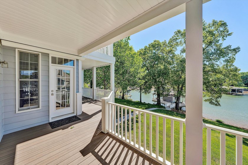 Stunning Lakefront Contemporary Designed for comfortable - photo 23