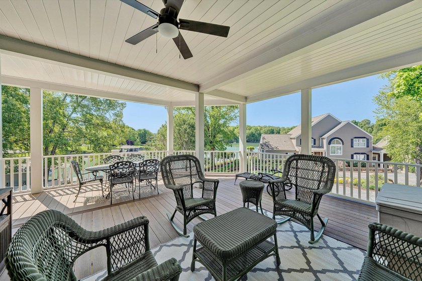Stunning Lakefront Contemporary Designed for comfortable - photo 25