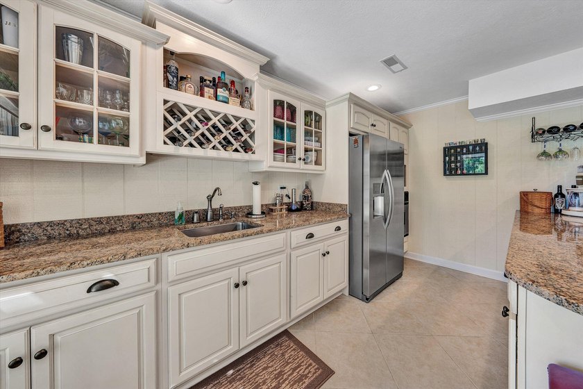 Stunning Lakefront Contemporary Designed for comfortable - photo 50