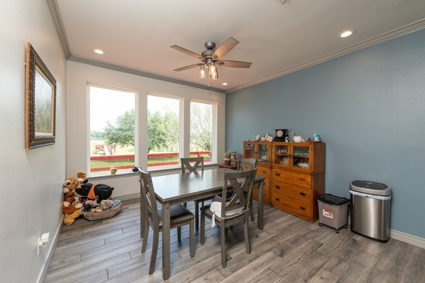 DISCOVER CASUAL, ELEGANT LAKE LIVING WITH THIS BEAUTIFULLY - photo 12