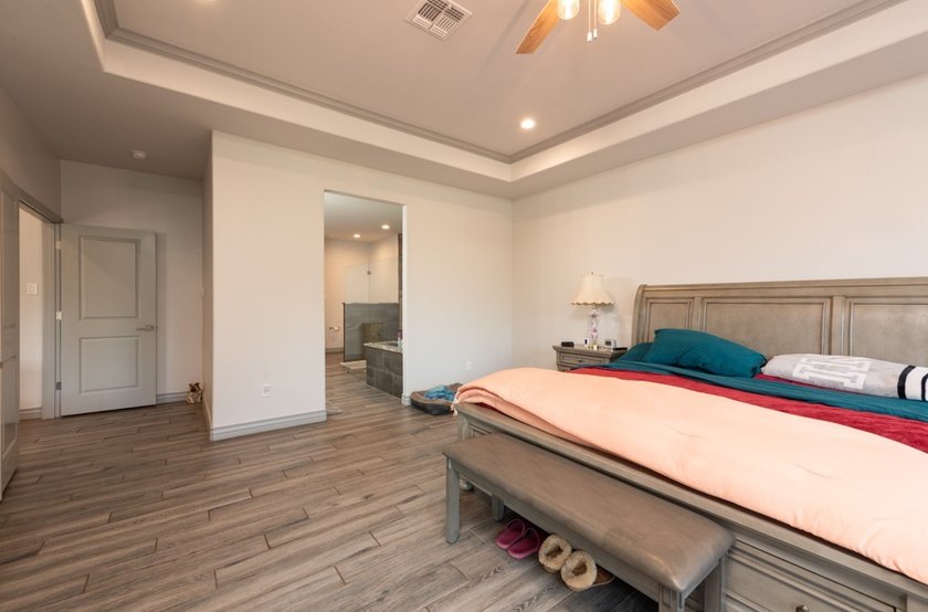 DISCOVER CASUAL, ELEGANT LAKE LIVING WITH THIS BEAUTIFULLY - photo 15