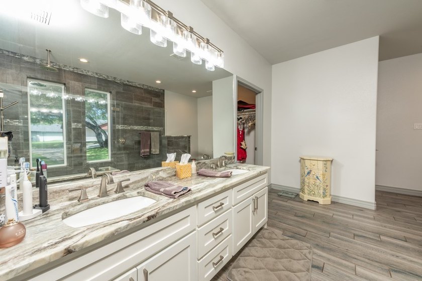 DISCOVER CASUAL, ELEGANT LAKE LIVING WITH THIS BEAUTIFULLY - photo 19