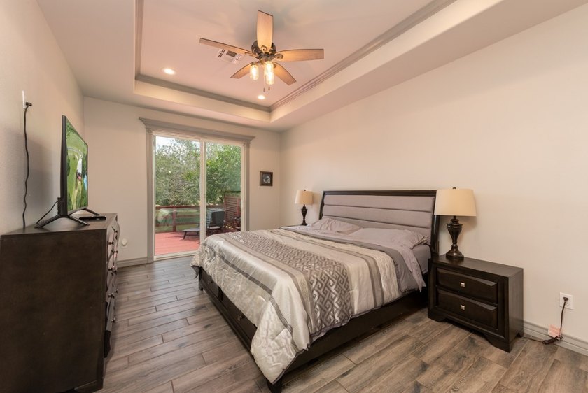 DISCOVER CASUAL, ELEGANT LAKE LIVING WITH THIS BEAUTIFULLY - photo 21
