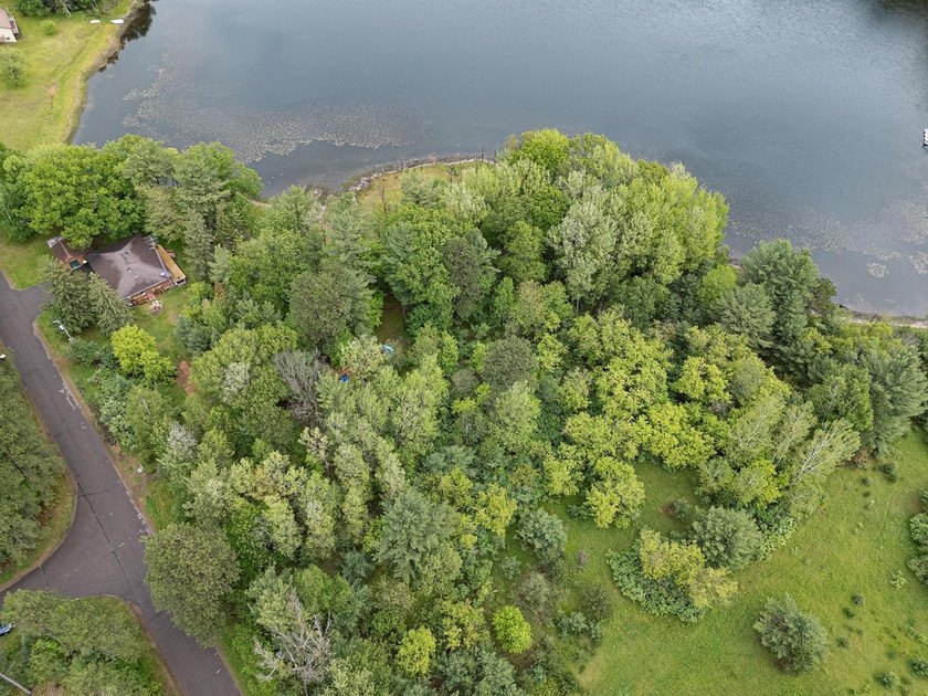 Discover the perfect Northwoods escape on beautiful Bayer Lake - photo 25