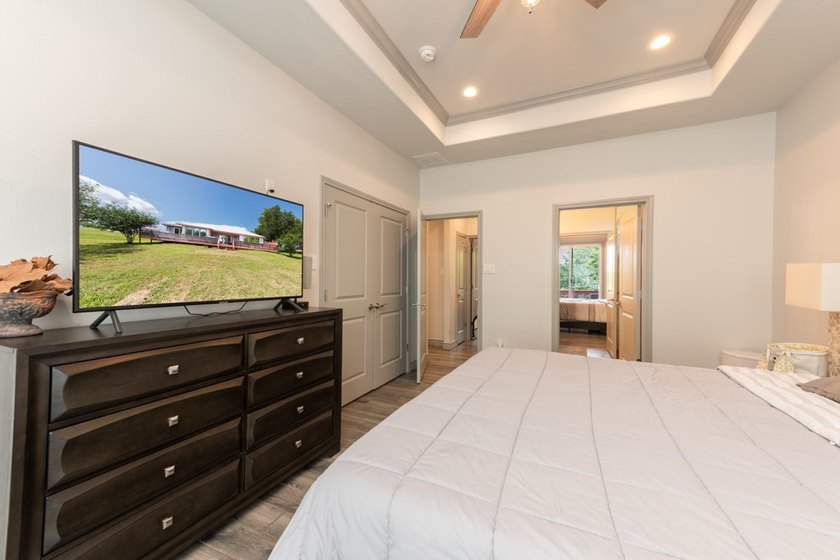 DISCOVER CASUAL, ELEGANT LAKE LIVING WITH THIS BEAUTIFULLY - photo 26