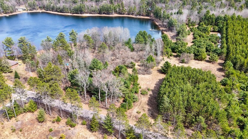 Discover the perfect Northwoods escape on beautiful Bayer Lake - photo 32