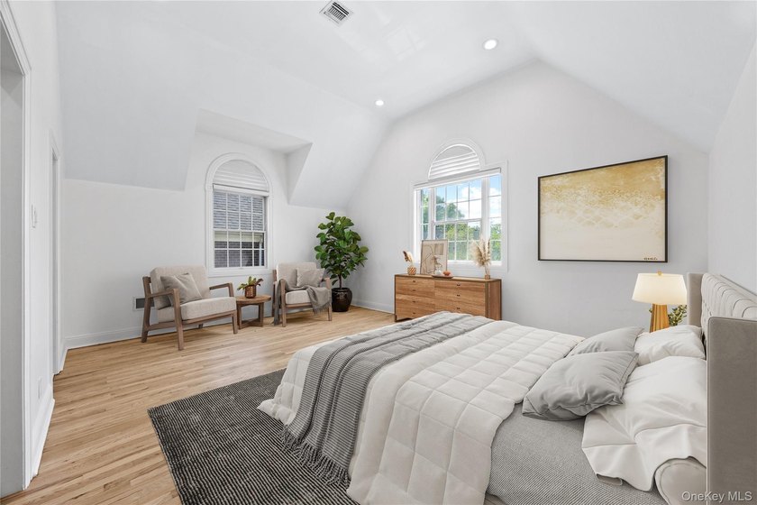 Welcome to 11 Belvedere Court, Manhasset, located within the - photo 32