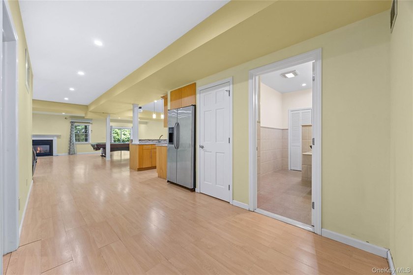 Welcome to 11 Belvedere Court, Manhasset, located within the - photo 35