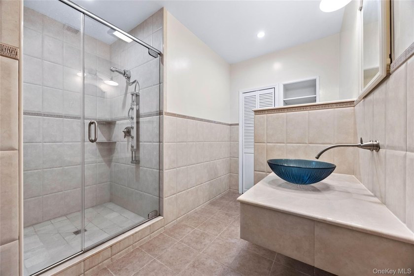 Welcome to 11 Belvedere Court, Manhasset, located within the - photo 36
