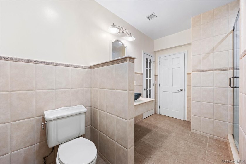 Welcome to 11 Belvedere Court, Manhasset, located within the - photo 37