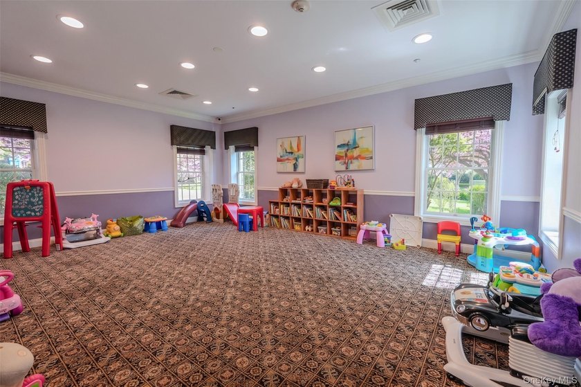 Welcome to 11 Belvedere Court, Manhasset, located within the - photo 48