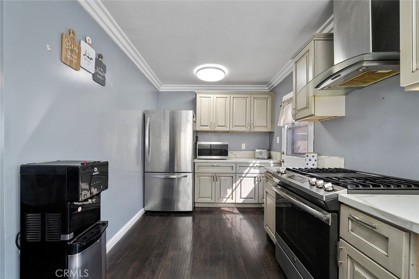 Welcome to 4228 Ostrom Ave., a beautiful and spacious family - photo 10